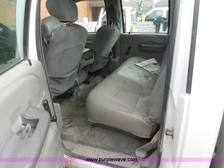 image for item G7833 2001 Ford F350 Super Duty utility truck