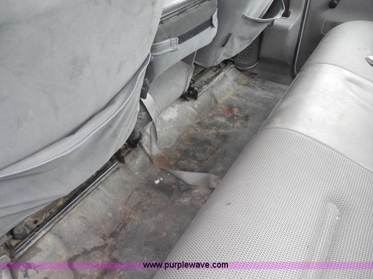 image for item G7833 2001 Ford F350 Super Duty utility truck