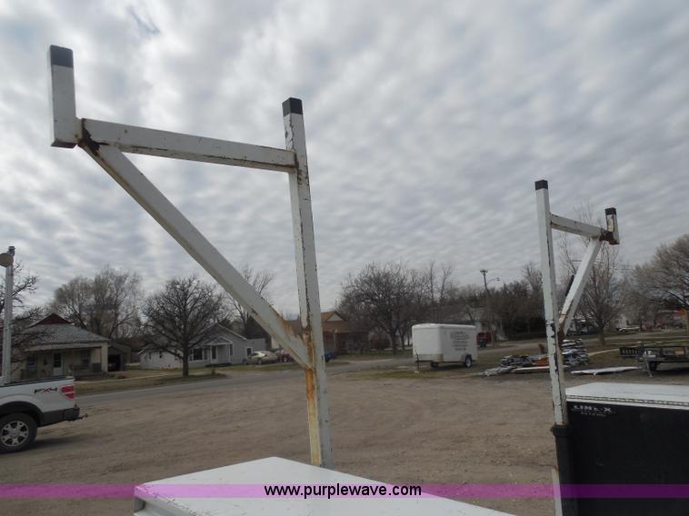 image for item G7833 2001 Ford F350 Super Duty utility truck