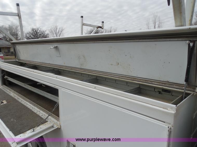 image for item G7833 2001 Ford F350 Super Duty utility truck