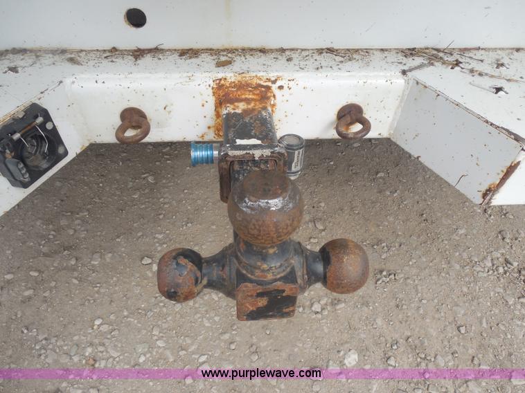 image for item G7833 2001 Ford F350 Super Duty utility truck