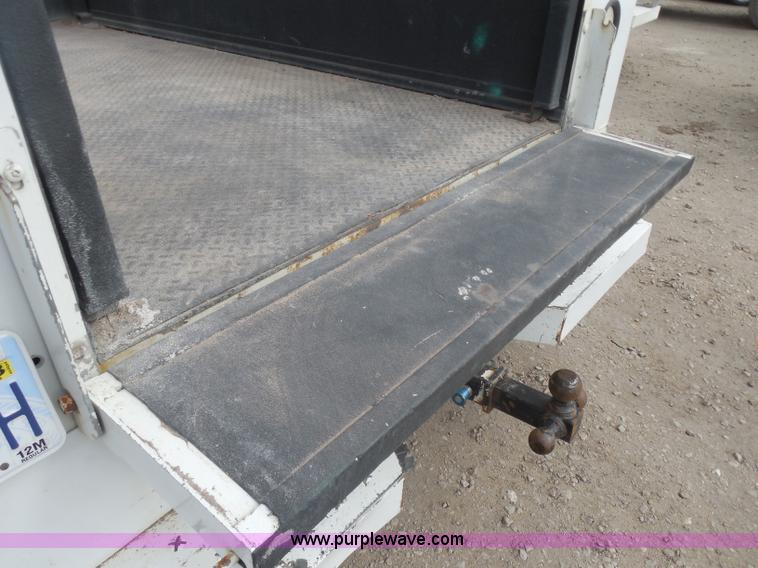 image for item G7833 2001 Ford F350 Super Duty utility truck