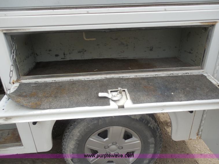 image for item G7833 2001 Ford F350 Super Duty utility truck