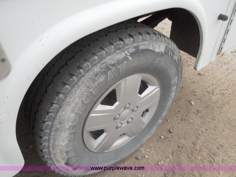 image for item G7833 2001 Ford F350 Super Duty utility truck