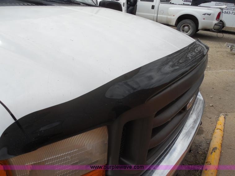 image for item G7833 2001 Ford F350 Super Duty utility truck