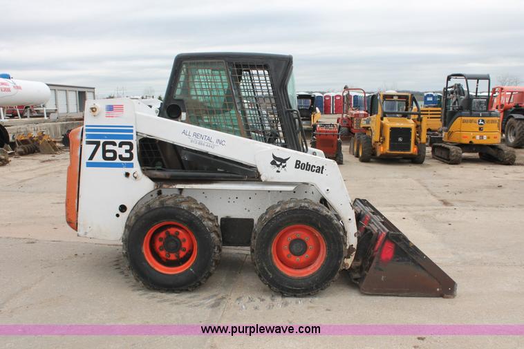 image for item H3676 2002 Bobcat 763 skid steer