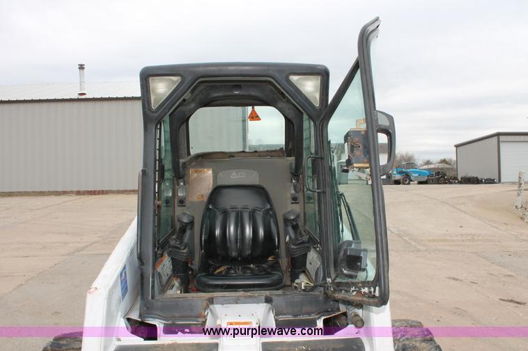 image for item H3676 2002 Bobcat 763 skid steer