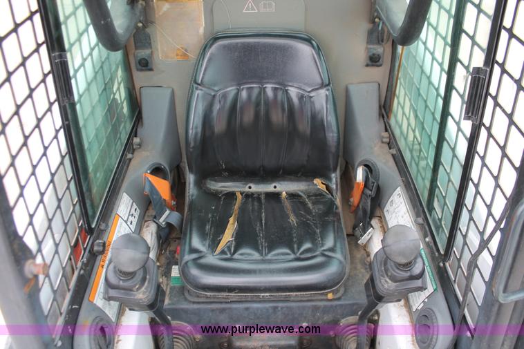 image for item H3676 2002 Bobcat 763 skid steer