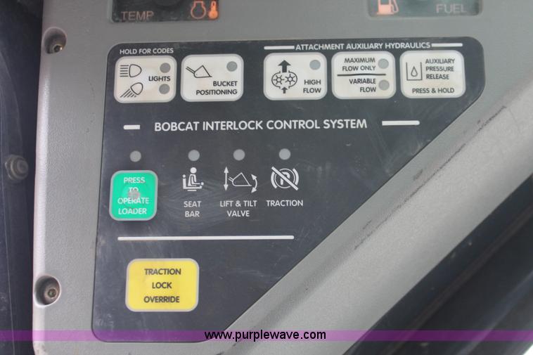 image for item H3676 2002 Bobcat 763 skid steer