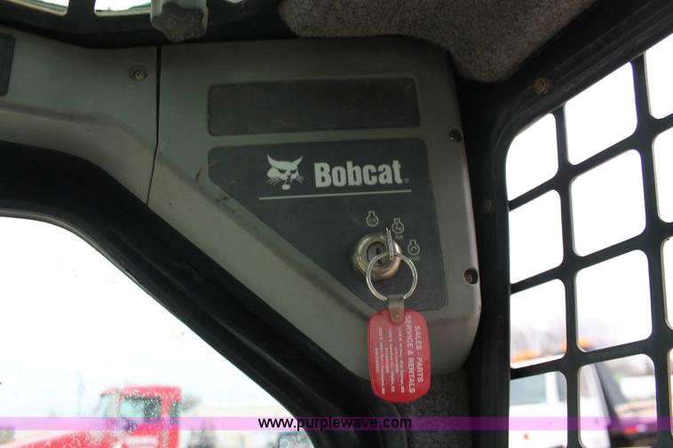 image for item H3676 2002 Bobcat 763 skid steer