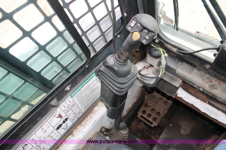 image for item H3676 2002 Bobcat 763 skid steer