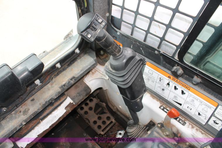 image for item H3676 2002 Bobcat 763 skid steer