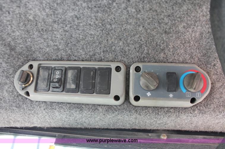 image for item H3676 2002 Bobcat 763 skid steer