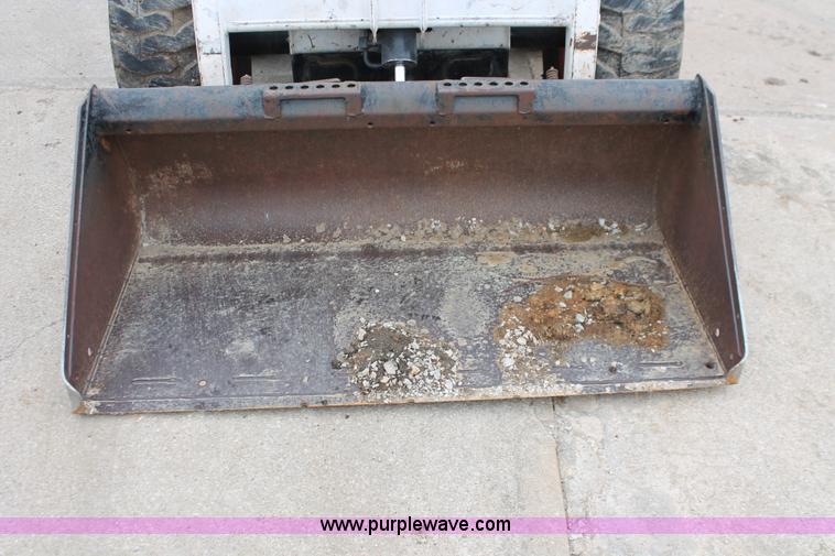 image for item H3676 2002 Bobcat 763 skid steer
