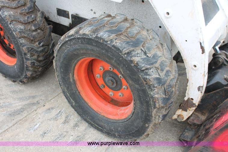 image for item H3676 2002 Bobcat 763 skid steer