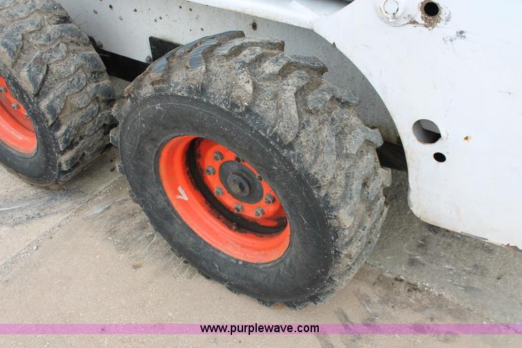 image for item H3676 2002 Bobcat 763 skid steer
