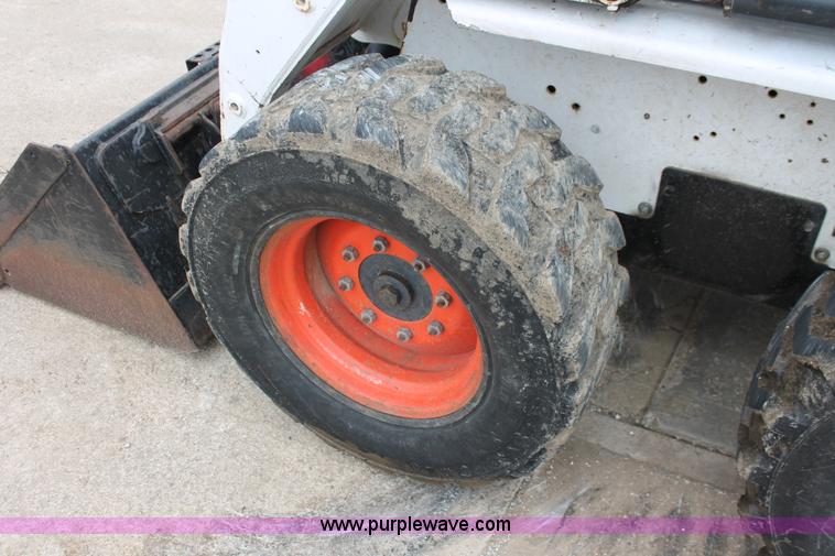 image for item H3676 2002 Bobcat 763 skid steer