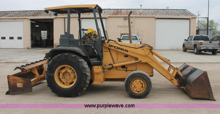 image for item H3736 1994 Ford 455D landscape loader