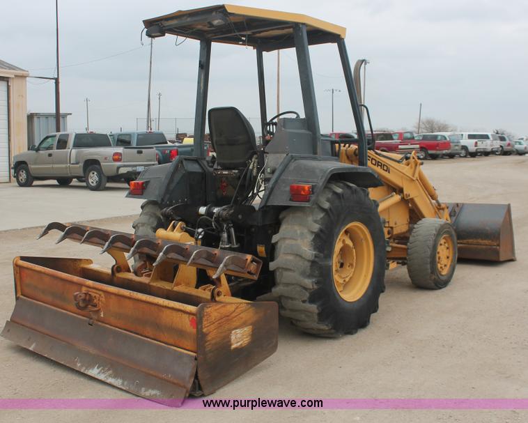 image for item H3736 1994 Ford 455D landscape loader
