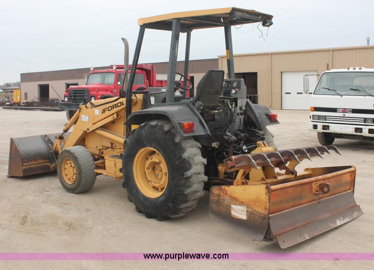 image for item H3736 1994 Ford 455D landscape loader