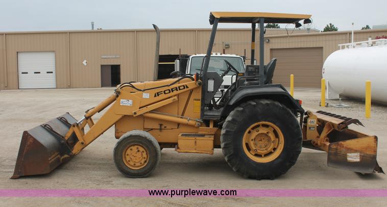 image for item H3736 1994 Ford 455D landscape loader