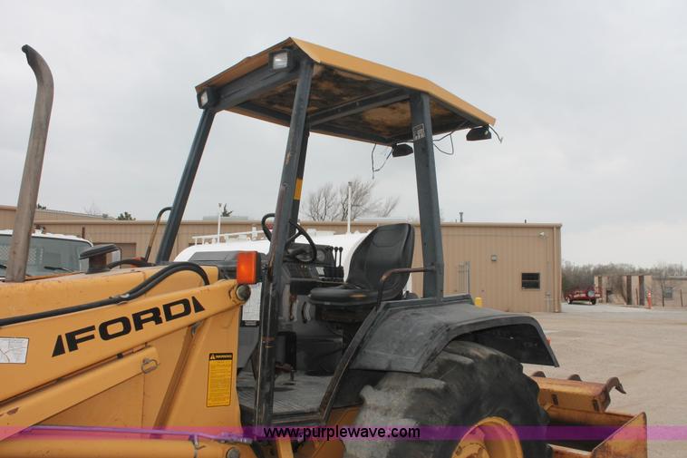 image for item H3736 1994 Ford 455D landscape loader