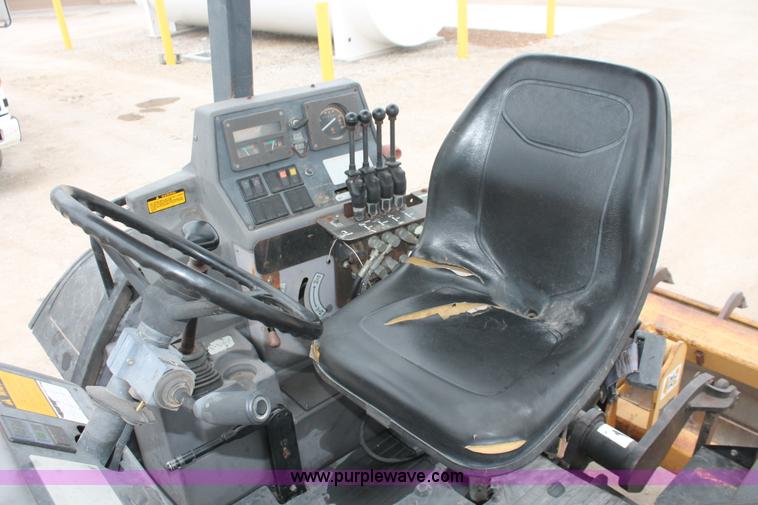 image for item H3736 1994 Ford 455D landscape loader