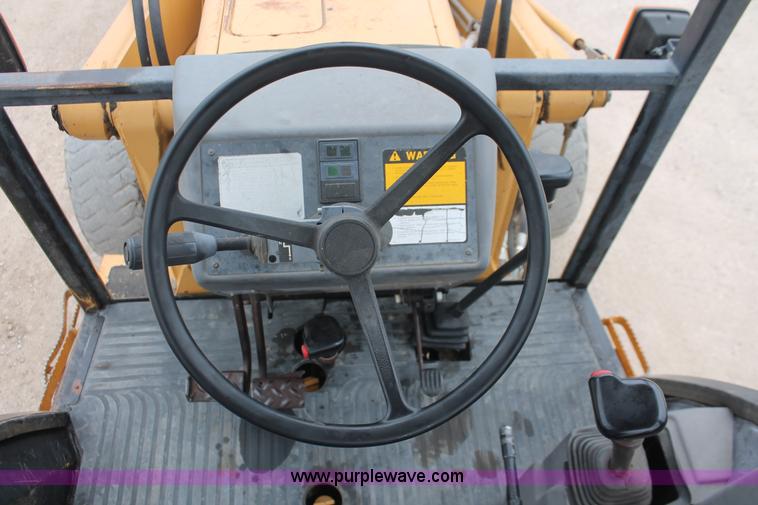 image for item H3736 1994 Ford 455D landscape loader