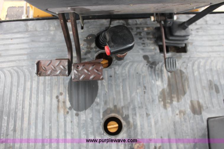 image for item H3736 1994 Ford 455D landscape loader