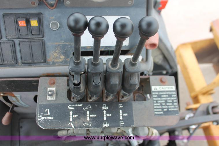 image for item H3736 1994 Ford 455D landscape loader