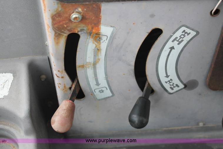 image for item H3736 1994 Ford 455D landscape loader