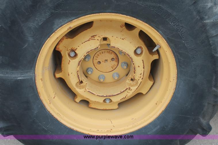 image for item H3736 1994 Ford 455D landscape loader