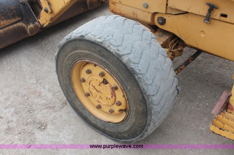 image for item H3736 1994 Ford 455D landscape loader