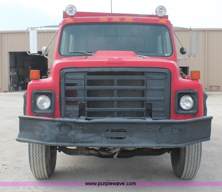 image for item H3737 1983 International S1954 CrewCab dump truck