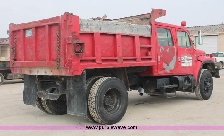 image for item H3737 1983 International S1954 CrewCab dump truck