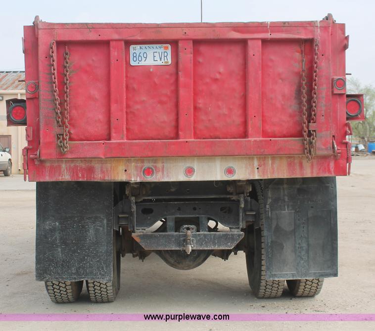 image for item H3737 1983 International S1954 CrewCab dump truck