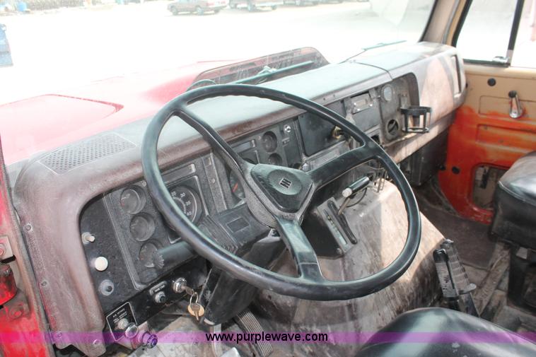 image for item H3737 1983 International S1954 CrewCab dump truck