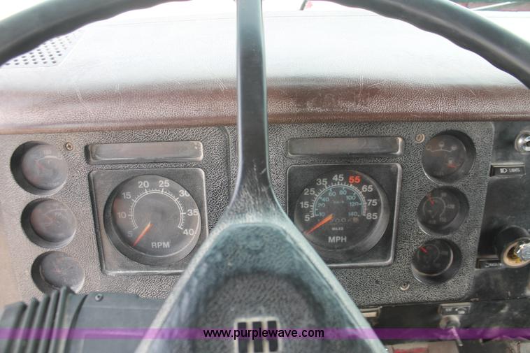 image for item H3737 1983 International S1954 CrewCab dump truck