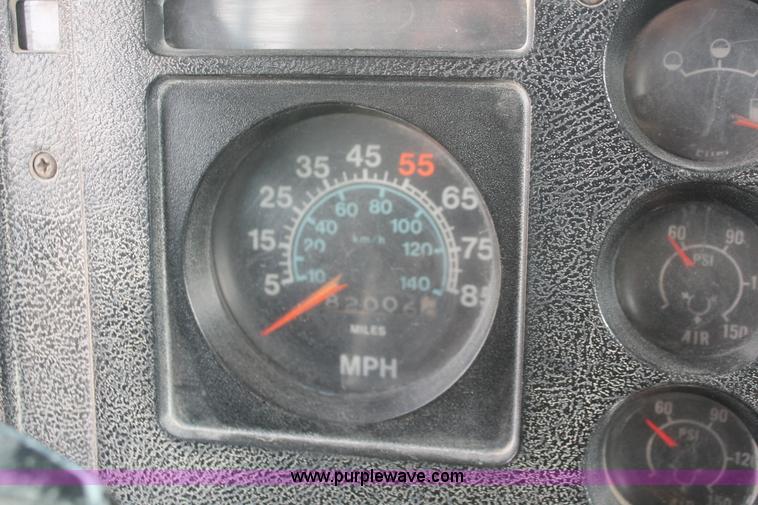 image for item H3737 1983 International S1954 CrewCab dump truck