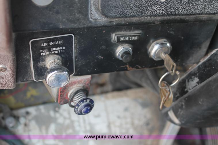 image for item H3737 1983 International S1954 CrewCab dump truck