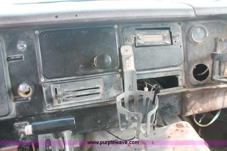 image for item H3737 1983 International S1954 CrewCab dump truck