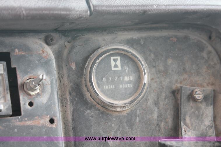 image for item H3737 1983 International S1954 CrewCab dump truck