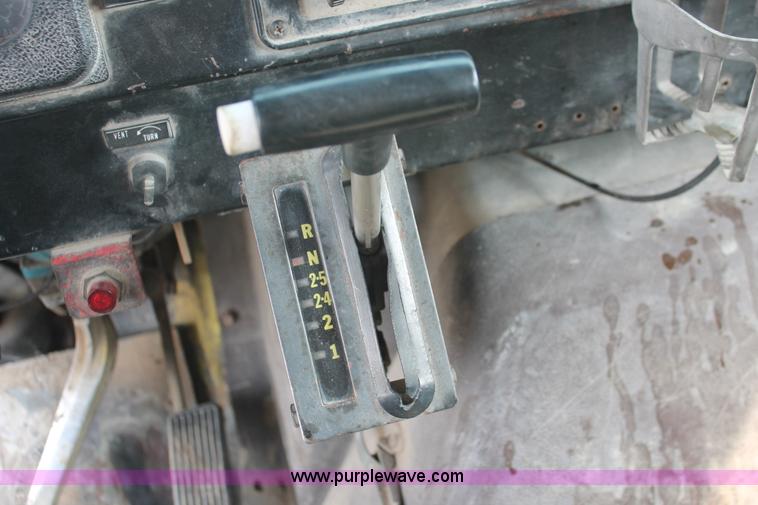 image for item H3737 1983 International S1954 CrewCab dump truck