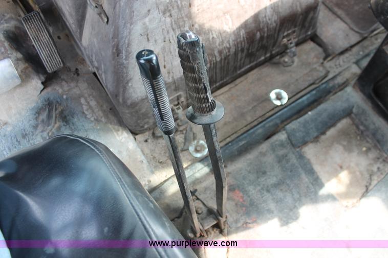 image for item H3737 1983 International S1954 CrewCab dump truck