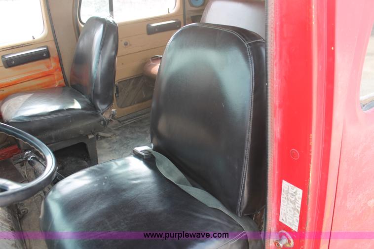 image for item H3737 1983 International S1954 CrewCab dump truck