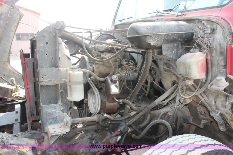 image for item H3737 1983 International S1954 CrewCab dump truck