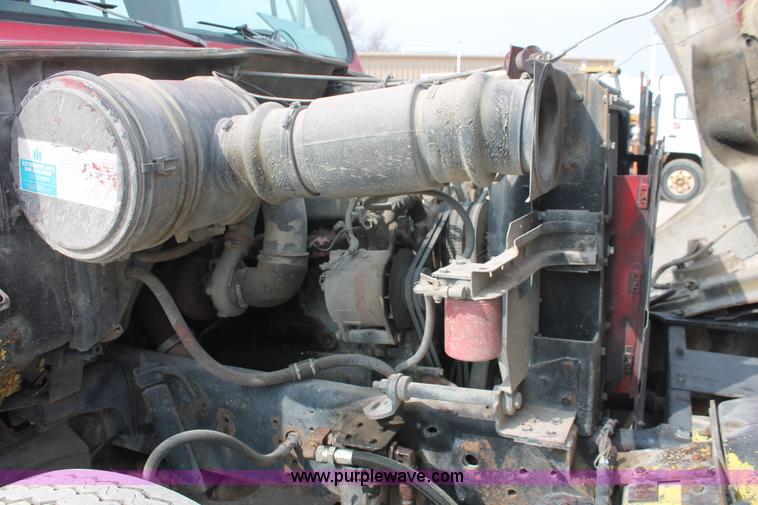 image for item H3737 1983 International S1954 CrewCab dump truck
