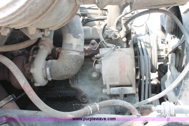 image for item H3737 1983 International S1954 CrewCab dump truck