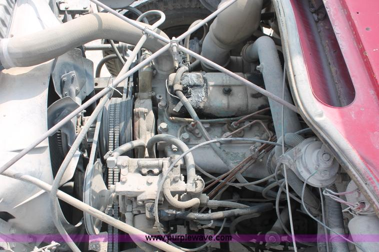 image for item H3737 1983 International S1954 CrewCab dump truck