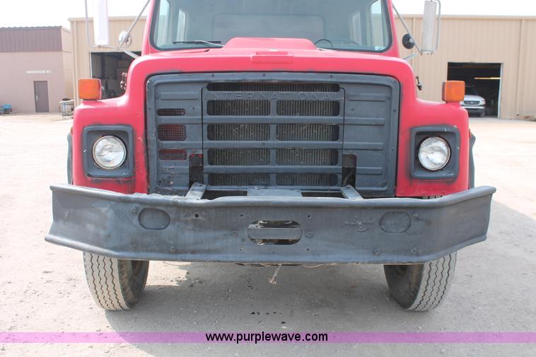 image for item H3737 1983 International S1954 CrewCab dump truck